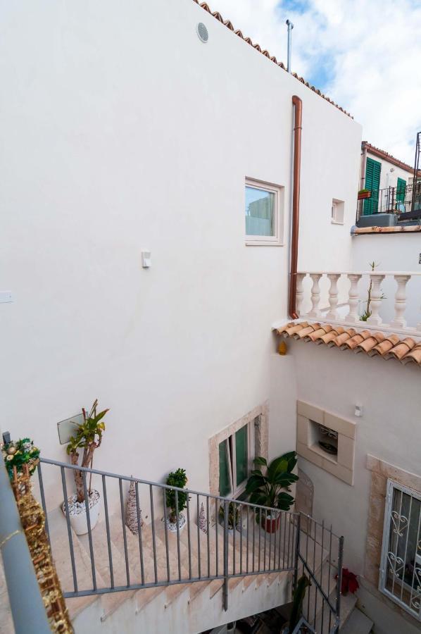L'Alba Di Ortigia A Due Passi Dal Mare Apartment Сиракуза Екстериор снимка